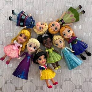 Eight mini Disney princesses